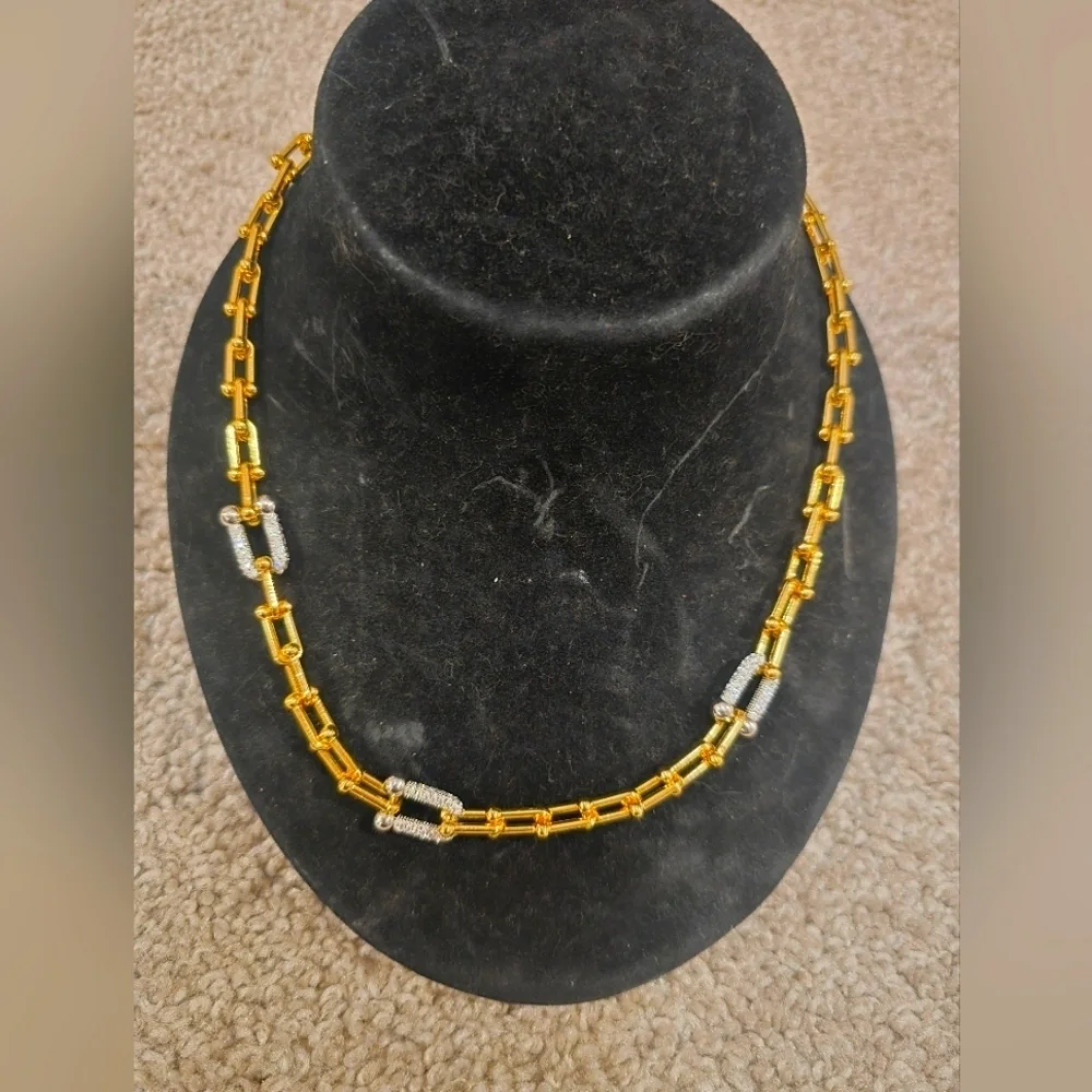 21kgp Dubai Jewelry - Elegant Gold and Silver Necklace